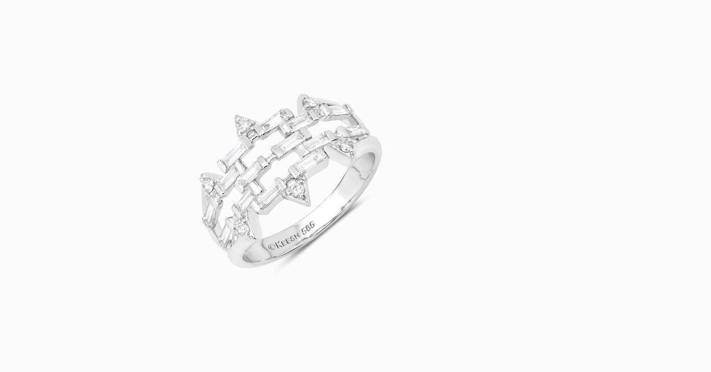 14kt white gold ring with round-shaped and baguette-shaped diamonds