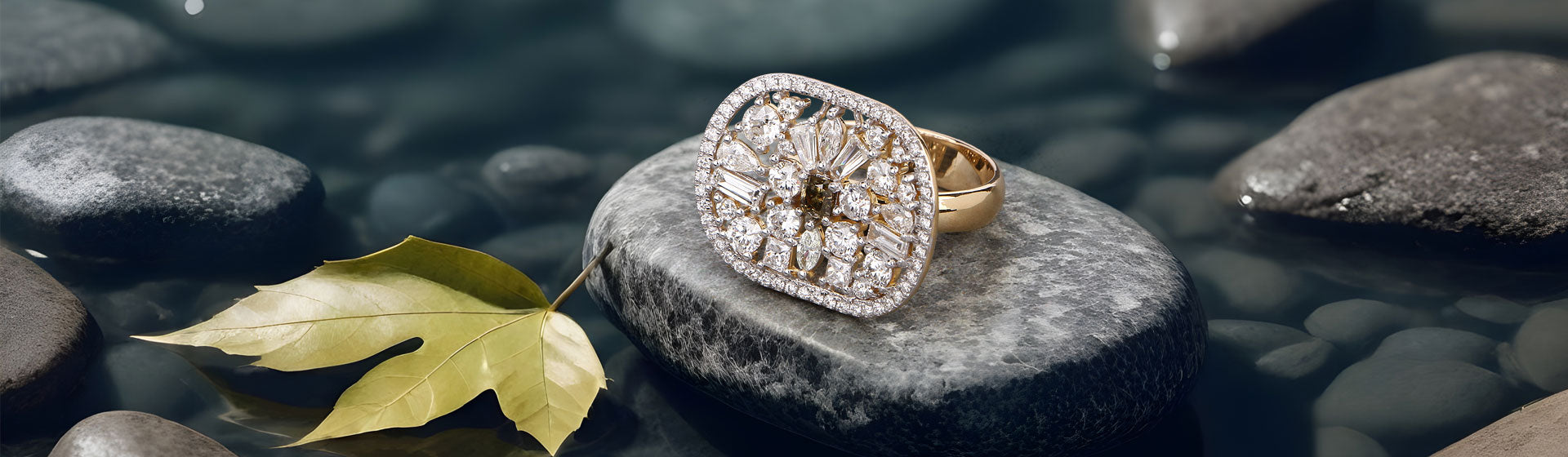 18kt yellow gold ring with multi-shaped diamonds