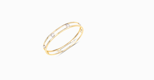 14kt yellow gold bangle with round-shaped bezel diamonds