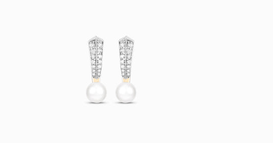 14kt yellow gold earrings with round-shaped pearl and pave diamonds