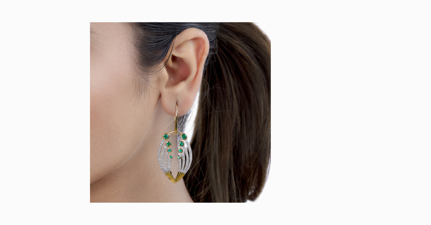 14kt yellow gold earrings with round-shaped emerald and pave diamonds
