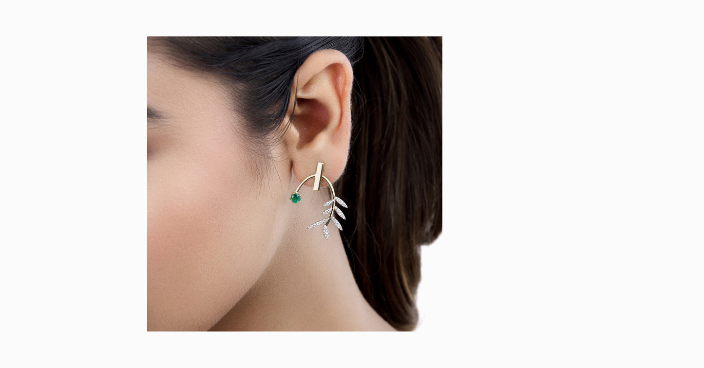 14kt yellow gold earrings with round-shaped pearl and pave diamonds