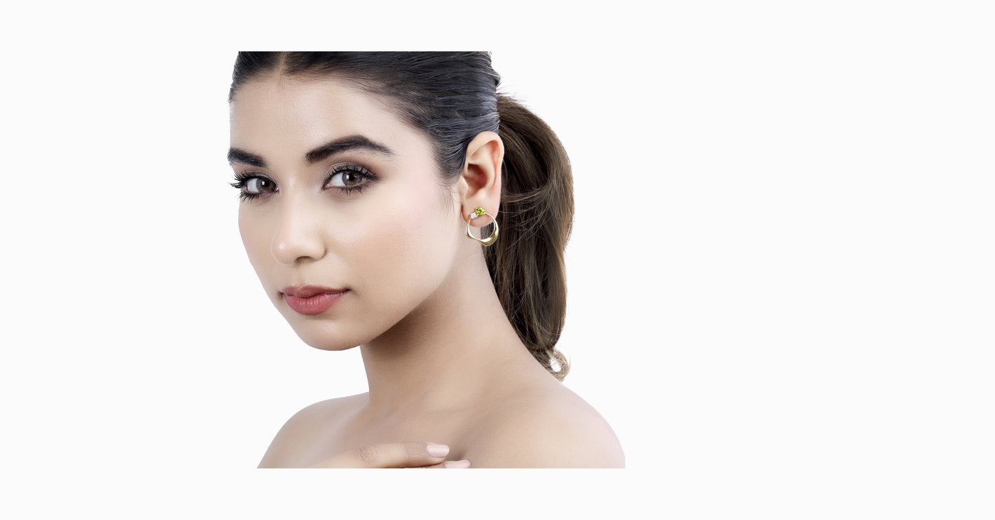 14kt yellow gold earrings with round-shaped peridot and diamonds
