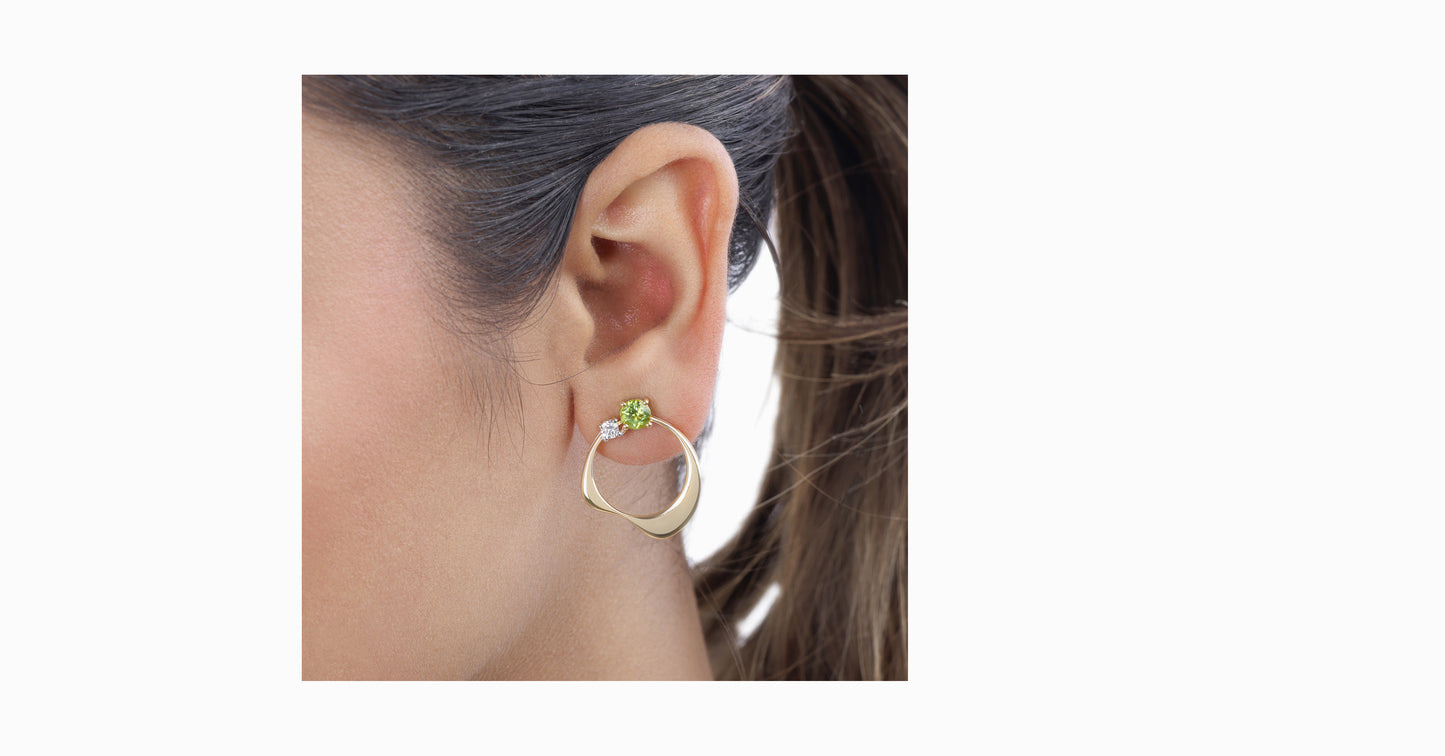 14kt yellow gold earrings with round-shaped peridot and diamonds