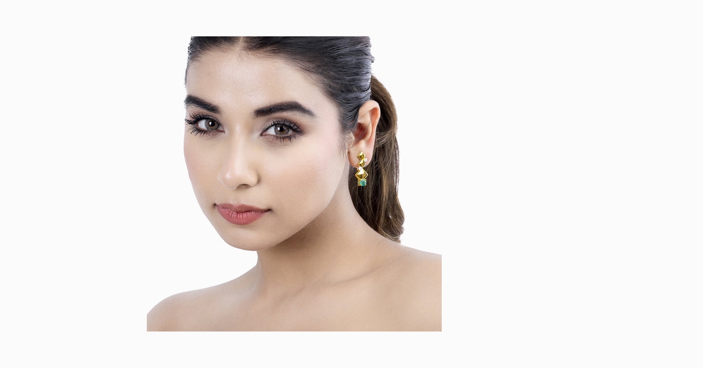 14kt yellow gold earrings with round-shaped emerald and diamonds