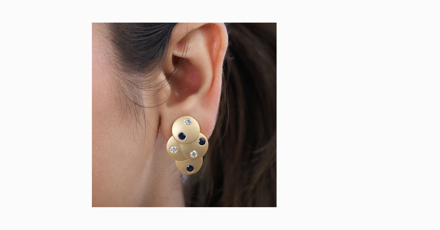 14kt yellow gold earrings with round-shaped blue sapphire and bezel diamonds