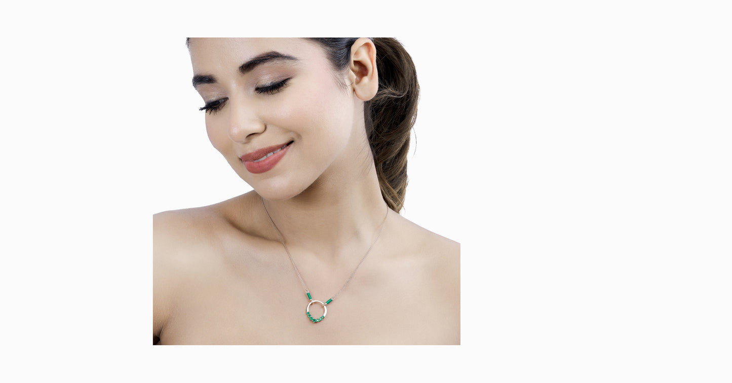 14kt yellow gold necklace with round-shaped emerald