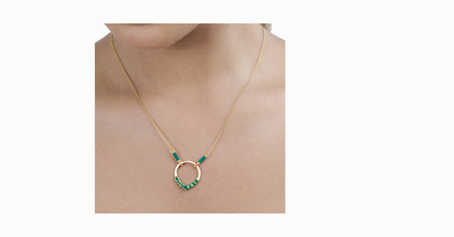 14kt yellow gold necklace with round-shaped emerald