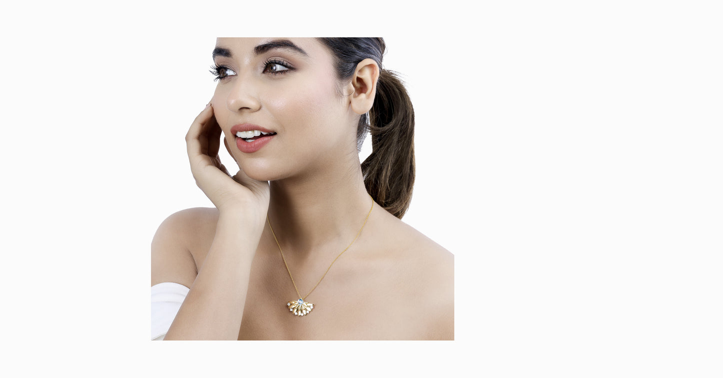 14kt yellow gold pendant with round-shaped aquamarine and diamonds