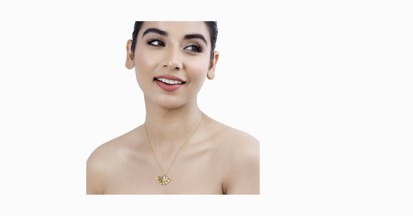 14kt yellow gold pendant with round-shaped aquamarine and diamonds