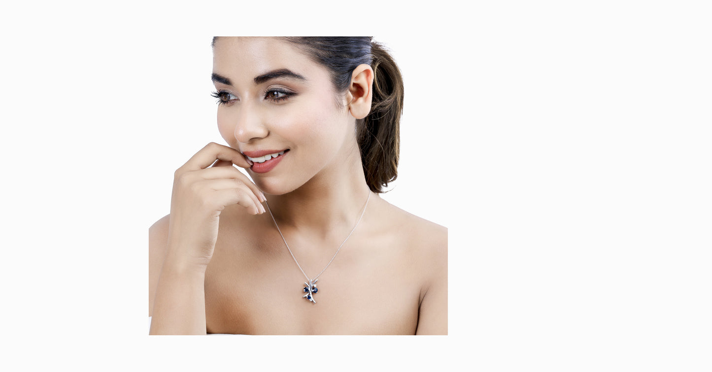 14kt white gold pendant with round-shaped blue sapphire and diamonds