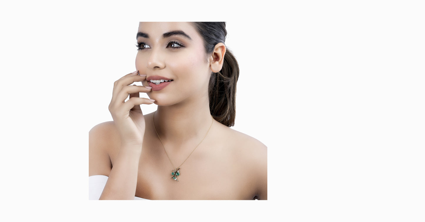 14kt yellow gold pendant with round-shaped emerald and diamonds