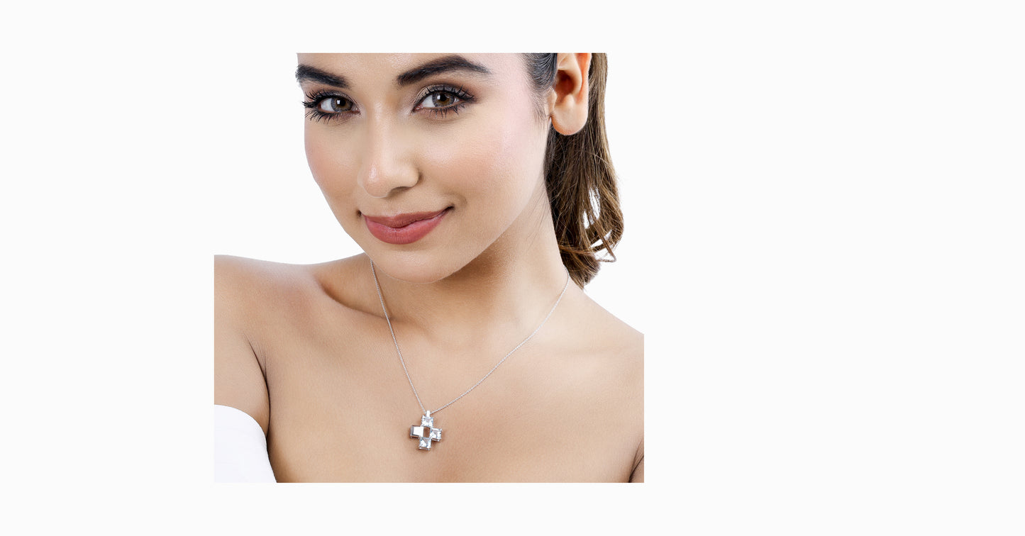 14kt white gold pendant with square-shaped aquamarine