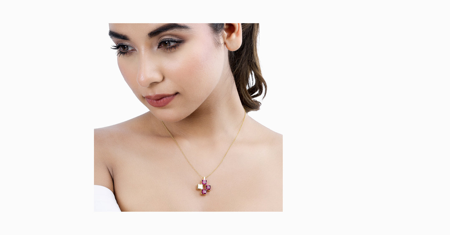 14kt yellow gold pendant with square-shaped rhodolite