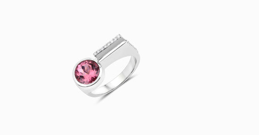 14kt white gold ring with round-shaped pink tourmaline and pave diamonds