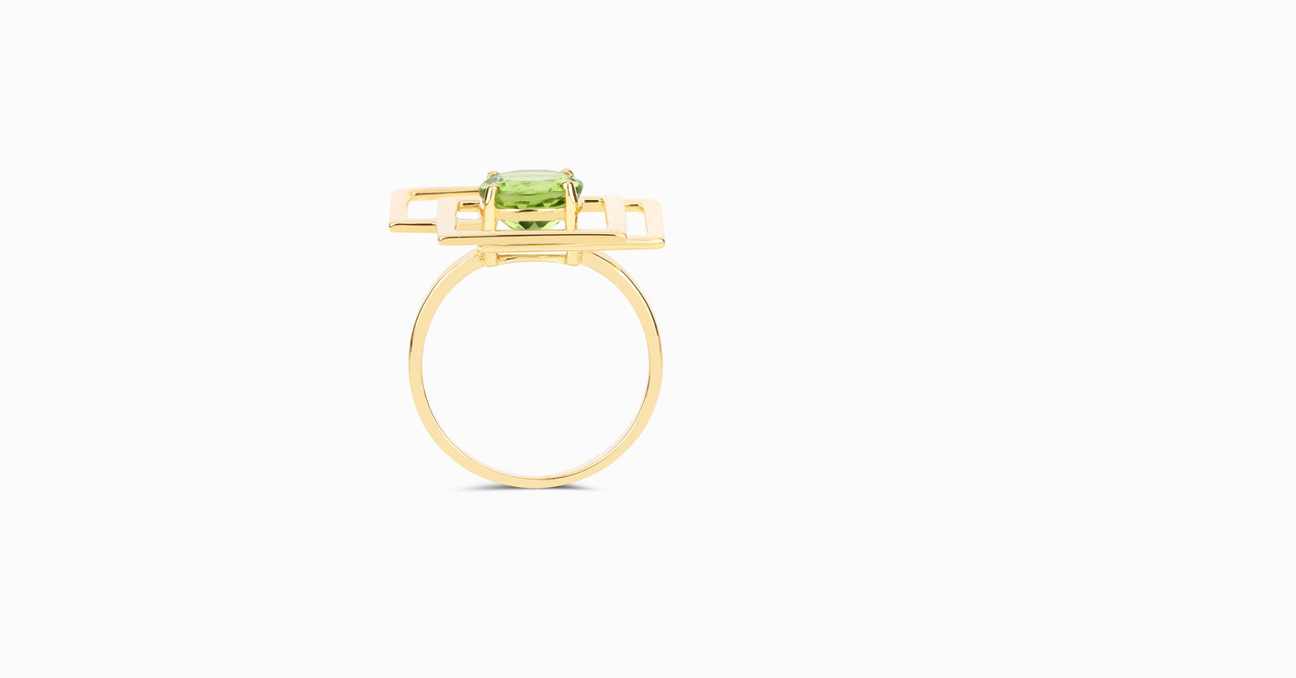 14kt yellow gold ring with round-shaped peridot