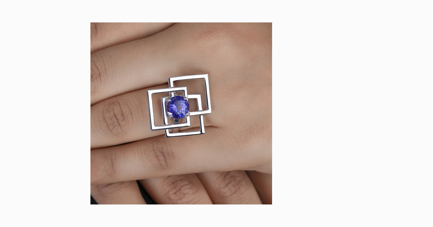 14kt white gold ring with round-shaped tanzanite