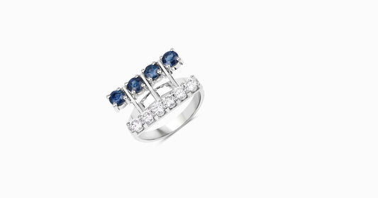 14kt white gold ring with round-shaped blue sapphire and diamonds