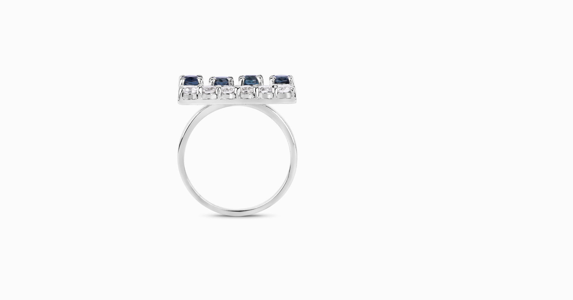 14kt white gold ring with round-shaped blue sapphire and diamonds