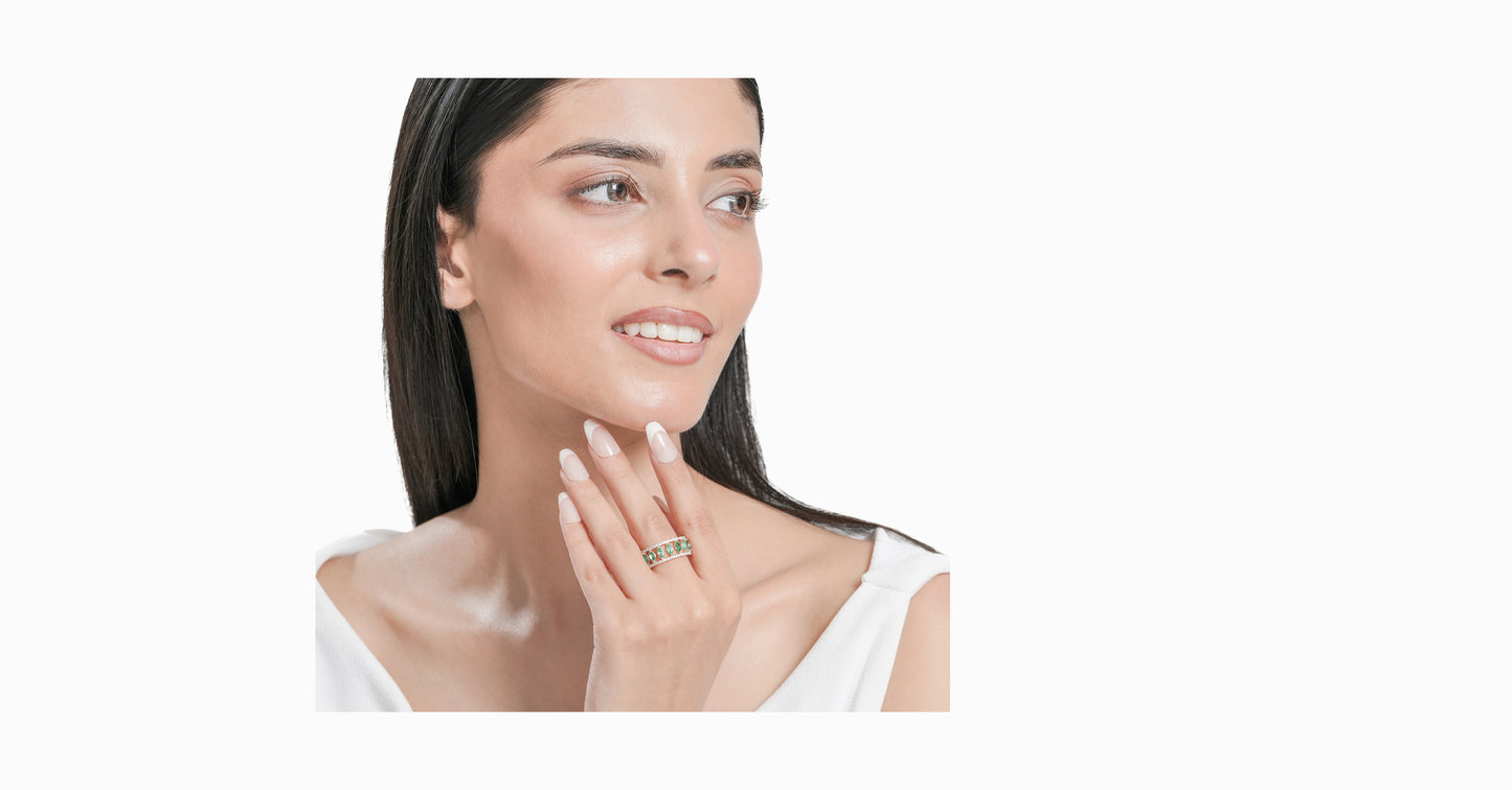 14kt white gold ring with round-shaped diamonds and marquise-shaped emerald