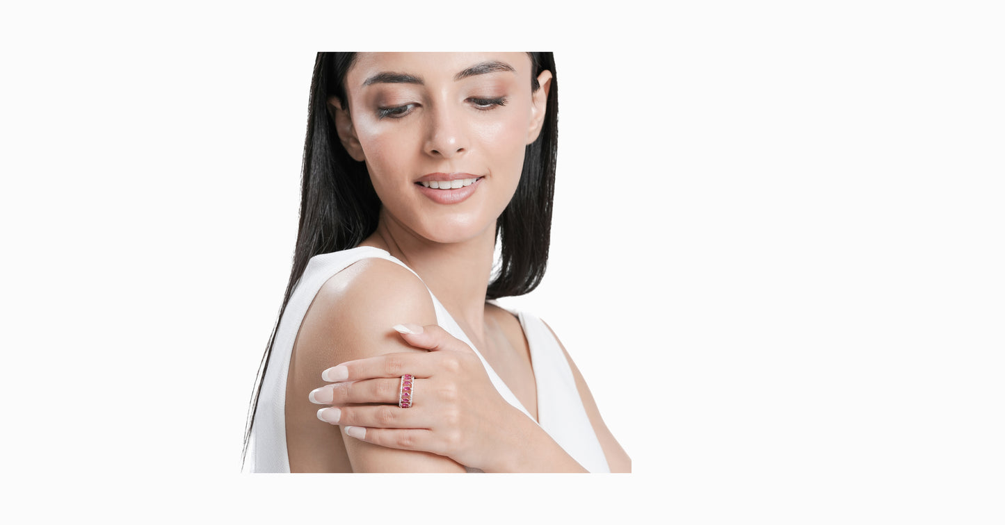 14kt white gold ring with round-shaped diamonds and marquise-shaped ruby