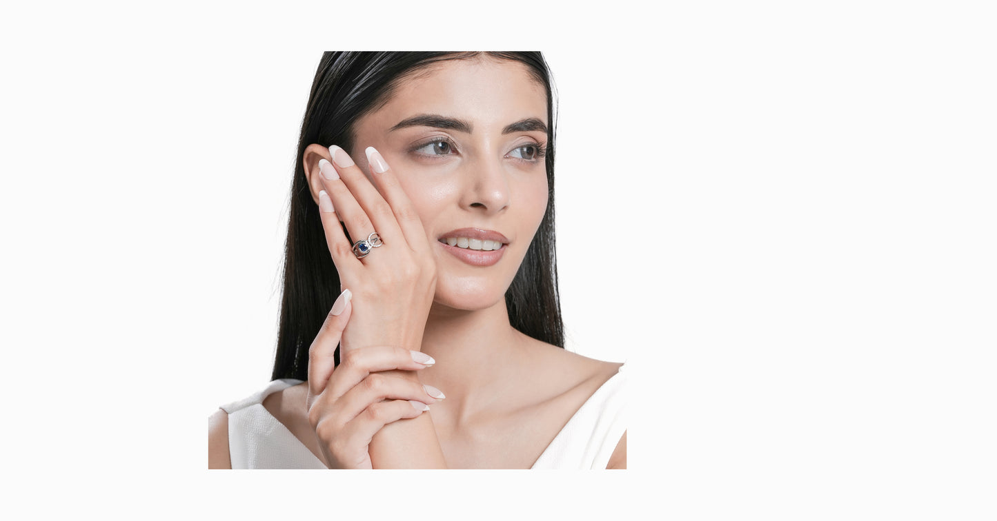 14kt white gold ring with round-shaped diamonds and round-shaped blue sapphire