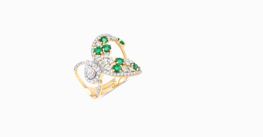 14kt white gold ring with round and pear-shaped diamonds and round-shaped emerald