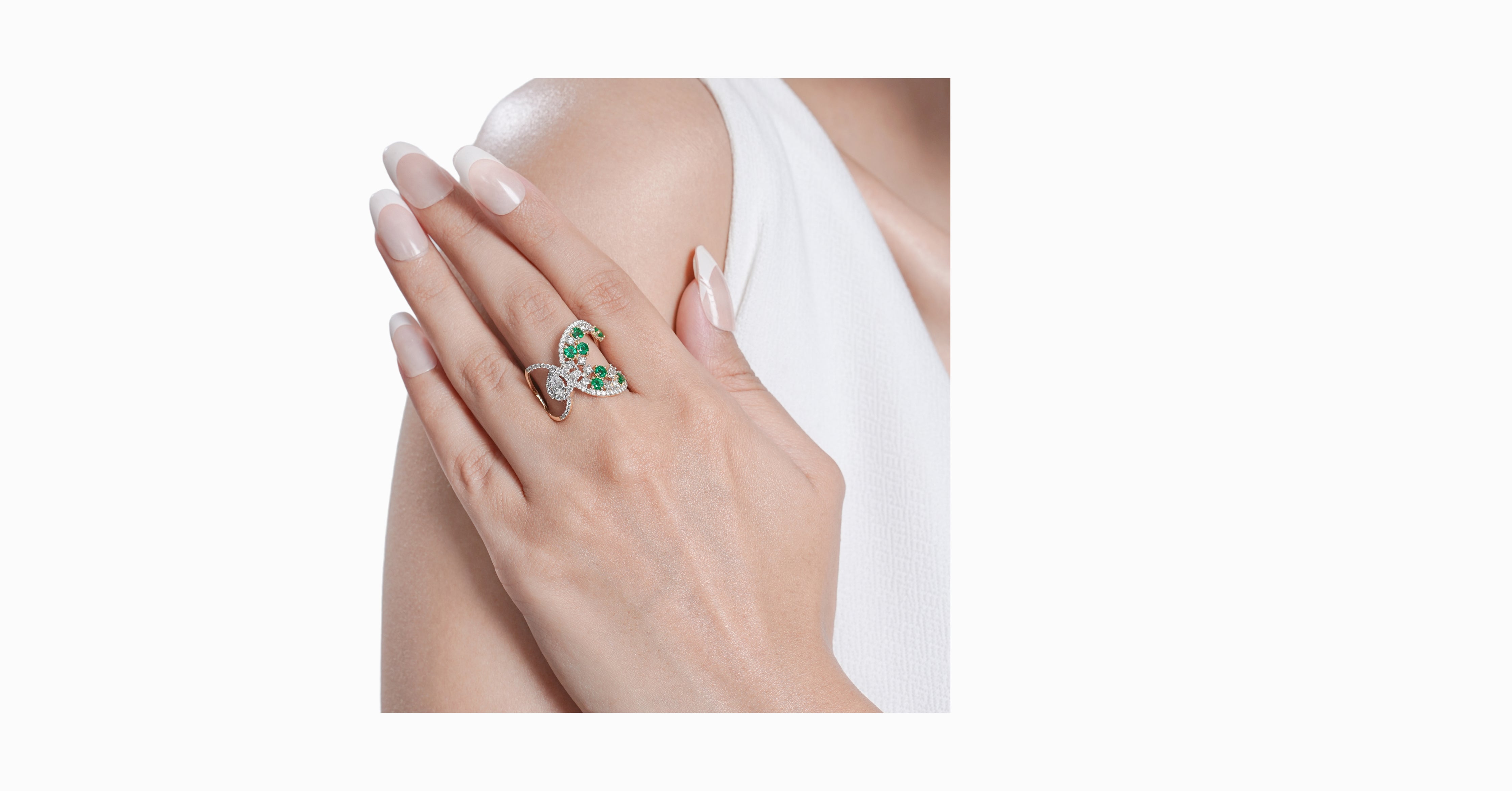 14kt yellow gold ring with round and pear-shaped diamonds and round-shaped emerald