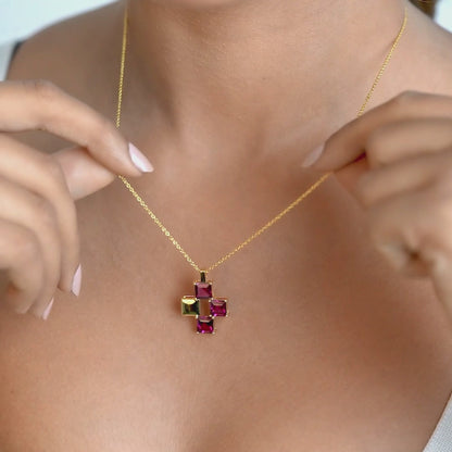 14kt yellow gold pendant with square-shaped rhodolite