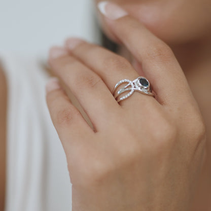 14kt white gold ring with round-shaped diamonds and round-shaped blue sapphire