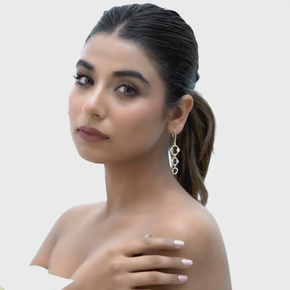 14kt yellow gold drop earrings with round-shaped diamonds
