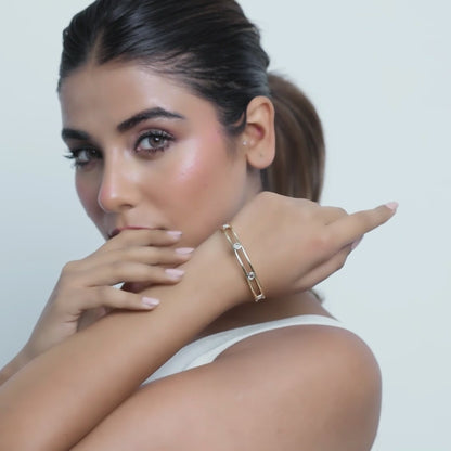 14kt yellow gold bangle with round-shaped bezel diamonds